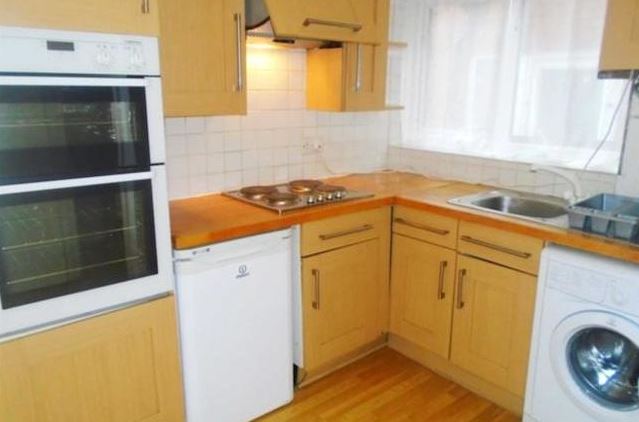 3 bedrooms Semi-Detached Apartment / Flat for sale