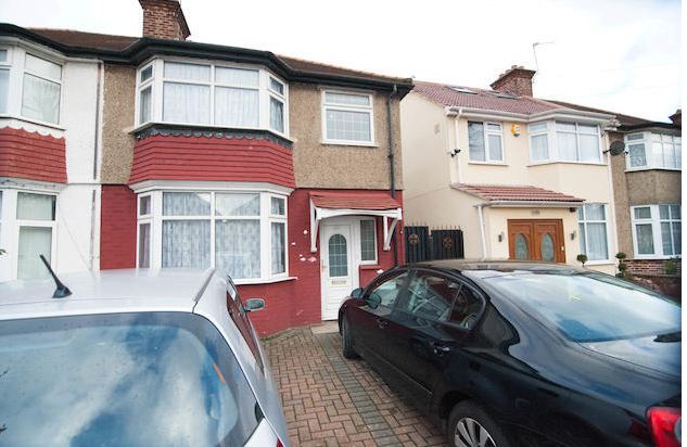5 bedrooms Semi-Detached House for rent