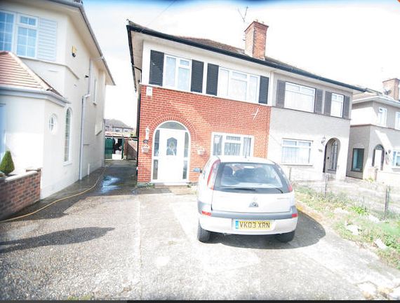 3 bedrooms Sold STC House for rent